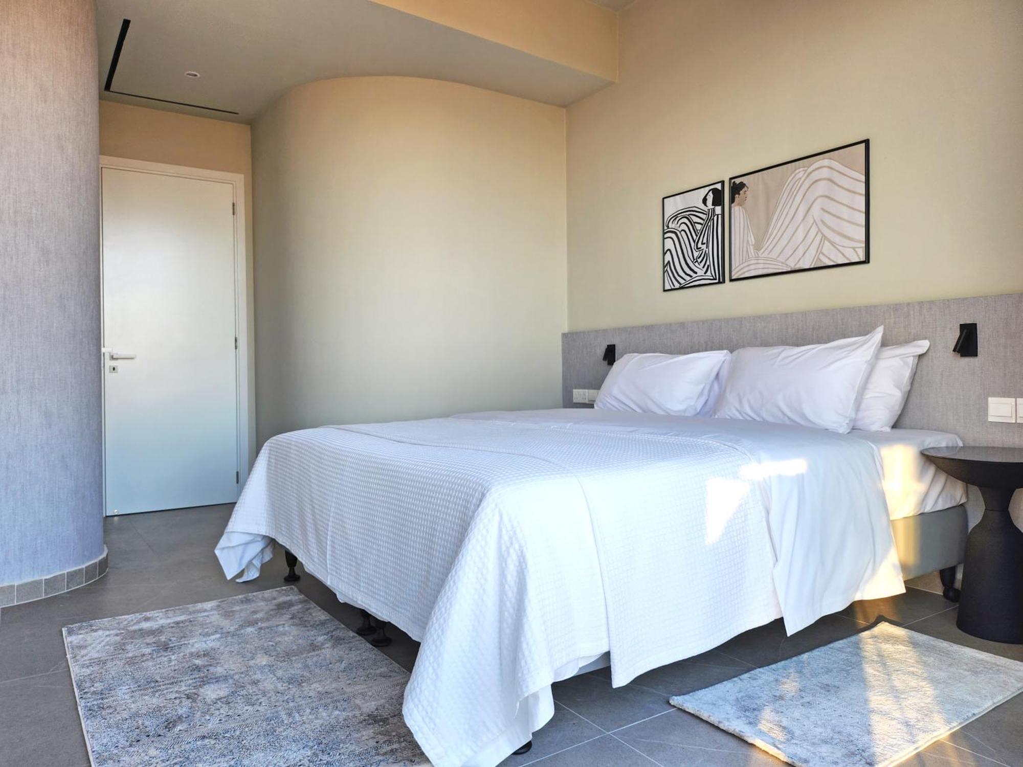 Aeon Residences - In The Heart Of Paphos Extérieur photo